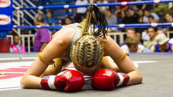 16 year old Dakota Ditcheva impresses with a KO in her Thai debut